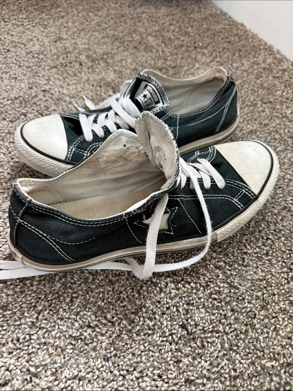 CONVERSE size 8 black chuck low top - Picture 4 of 4